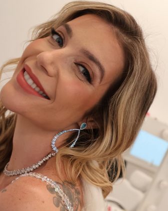 "Engordei mais de 25 kg nas duas. O remédio, junto com a eletroestimulação, exercícios e uma dieta mais proteica, me ajudaram demais", afirmou (Foto Instagram)