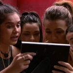 Manu Gavassi, por sua vez, foi mais observadora que a produção. Ela percebeu que em uma foto de Gizelly havia informações externas que indicavam que ela tinha mais de dois milhões de seguidores. (Foto Divulgação)