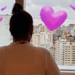 Ela revelou a novidade em um vídeo publicado no domingo (26). (Foto: Instagram)