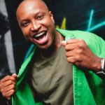 Ela usou uma camiseta lilás e verde. (Foto: Instagram)