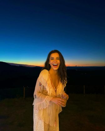 Campeã do BBB 17, Emily Araujo marcou o programa com sua trajetória e, após o confinamento, seguiu carreira como apresentadora. (Foto Instagram)