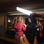 Cantoras aparecem juntas no show "Ensaios da Anitta". (Foto: Instagram)