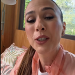 Amante dos animais, Tatá Werneck ficou desconfortável nos últimos dias. Em um vídeo, a apresentadora, revelou que sua cachorrinha, Maminha, foi barrada de participar de um evento pet apenas por não ser uma cadela Sem Raça Definida (SRD) (Foto: Instagram)