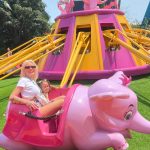 Influenciadora aprendeu tudo sobre cabelos cacheados para a filha. (Foto: Instagram)