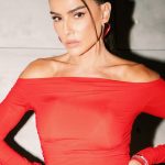 Deboraah Secco estreia no mercado íntimo e responde haters (Foto: Instagram)