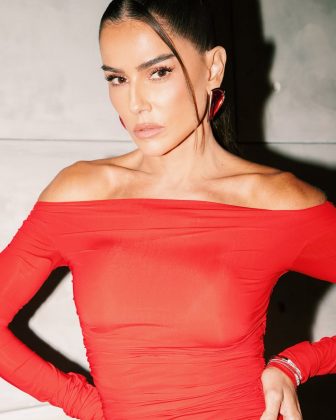 Deboraah Secco estreia no mercado íntimo e responde haters (Foto: Instagram)