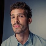 O ator, João Guilherme decidiu se aventurar na cozinha e mostrou para os seus seguidores esse momento. De folga, o também modelo contou que estava aprendendo uma nova receita: gnocchi, uma massa italiana feita de farinha e batata (Foto: Instagram)