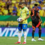 Raphinha promete "porrada" e gol contra a Argentina. (Foto: Rafael Ribeiro/CBF)
