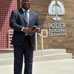 Câmeras registraram a vítima sangrando no prédio. (Foto: Instagram)