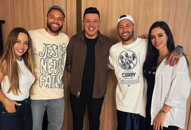 Neymar e Bruna Biancardi sediam culto em casa. (Foto: Instagram)