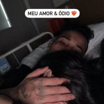 Gato Preto posta foto ao lado de Bia Miranda em hospital. (Foto: Instagram)