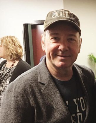 Spacey foi considerado inocente das acusações, mas permaneceu afastado de grandes produções desde então (Foto: Instagram).