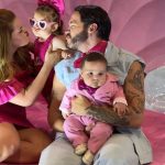 Eliezer revela como foi a primeira vez do filho caçula em festa: "Nunca tinha visto tanta gente junta" (Foto: Instagram)