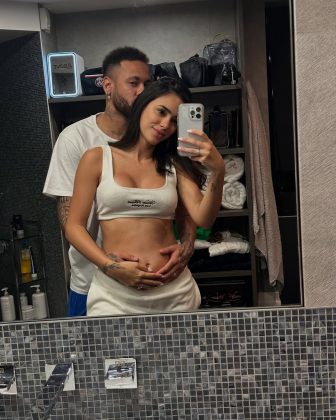 Casal reside em luxuosa mansão em Santos com a primogênita Mavie. (Foto: Instagram)