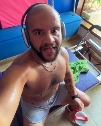 Apresentador perde cerca de 50 quilos e exibe nova forma física. (Foto: Instagram)