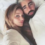 Cintia Dicker e Pedro Scooby celebram bodas de casamento em clima romântico: "Carinho e fogo" (Foto: Instagram)