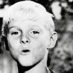 A morte de Jay North representa a perda de um talento que encantou o público com seu carisma e humor. (Foto: Reprodução)