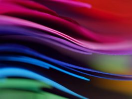 Equipamento a laser utilizado por pesquisadores para tornar visível a nova cor descoberta, denominada olo. (Créditos: Pixabay)