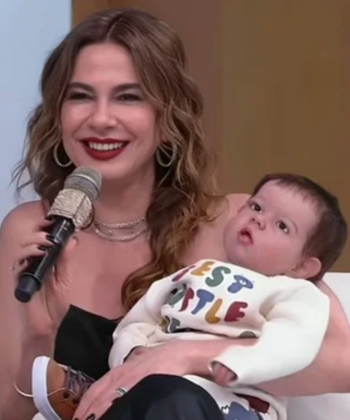 Luciana Gimenez promove parto de bebê reborn em programa. (Foto: Reprodução)