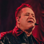 Marrone cai durante o show e bate a cabeça. (Foto: Instagram)
