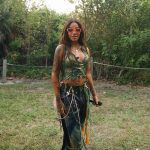A cantora Ludmilla usou as redes sociais nesta terça-feira (13), para celebrar uma importante vitória judicial: o Superior Tribunal de Justiça (STJ) restabeleceu a notificação do apresentador Marcão do Povo por injúria racial. O processo se refere ao episódio de 2017, quando o apresentador, durante uma transmissão ao vivo na Record TV Brasília, se referiu à artista como “pobre macaca” (Foto: Instagram)