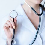 A medicina é um sonho de muitas meninas na infância (Foto: Unsplash)