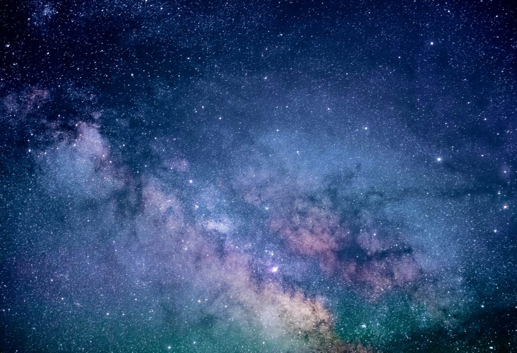 Simulação laboratorial com átomos ultrafrios recria bolhas de verdadeiro vácuo, possíveis gatilhos para o colapso do universo. (Photo by Jeremy Thomas / Unsplash) Simulação laboratorial com átomos ultrafrios recria bolhas de verdadeiro vácuo, possíveis gatilhos para o colapso do universo. (Photo by Jeremy Thomas / Unsplash)