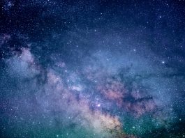 Simulação laboratorial com átomos ultrafrios recria bolhas de verdadeiro vácuo, possíveis gatilhos para o colapso do universo. (Photo by Jeremy Thomas / Unsplash)