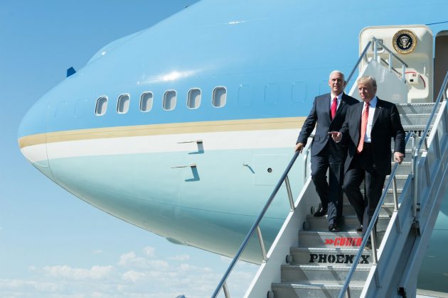 Trump pagará US$ 1 mil a imigrantes ilegais que deixarem o país por iniciativa própria. (Foto: unsplash)