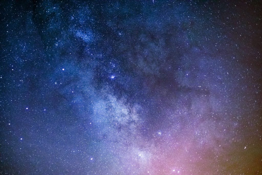 Explosões como a Vaca podem ser causadas por buracos negros devorando estrelas (Créditos: Reprodução) Photo by Andy Holmes Explosões como a Vaca podem ser causadas por buracos negros devorando estrelas (Créditos: Reprodução) Photo by Andy Holmes