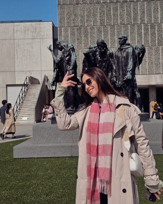 Voltando ao quarto do hotel, após passar o dia passeando (Foto: Instagram)