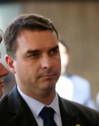Flávio Bolsonaro elogia depoimento do pai. (Foto: Reprodução)