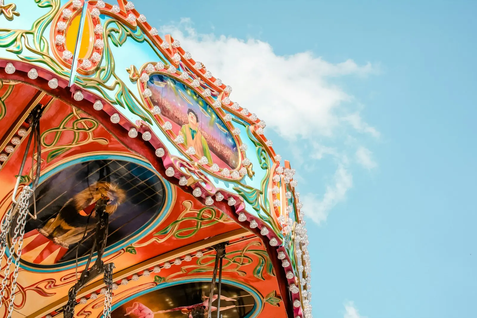 Espetáculo alia tradição circense à tecnologia futurista. (Créditos: Unsplash / ckturistando)
