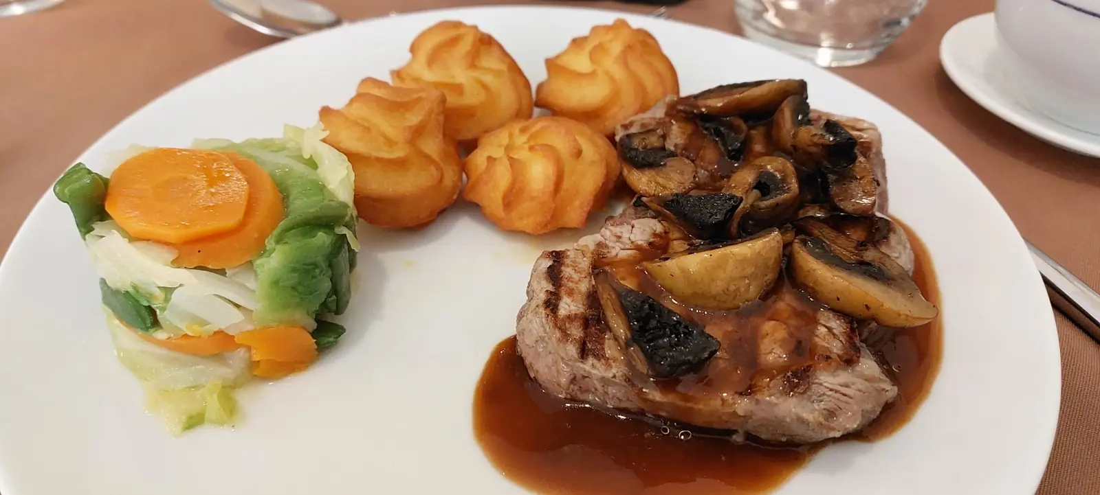 Uma rotina alimentar equilibrada melhora o funcionamento do organismo (Créditos: Unsplash / antonio silva)