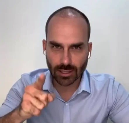 Eduardo Bolsonaro reage a acusações de ser o 'camisa 10 de Lula' e detona aliados (Foto: Instagram)