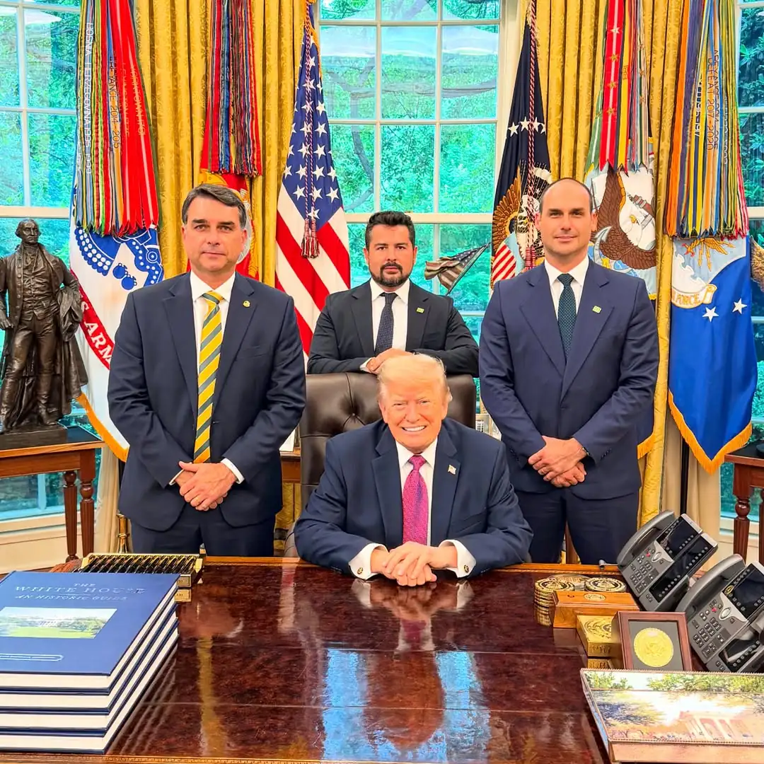 IA? Eduardo Bolsonaro rebate rumores sobre foto com Donald Trump (Foto: Instagram)