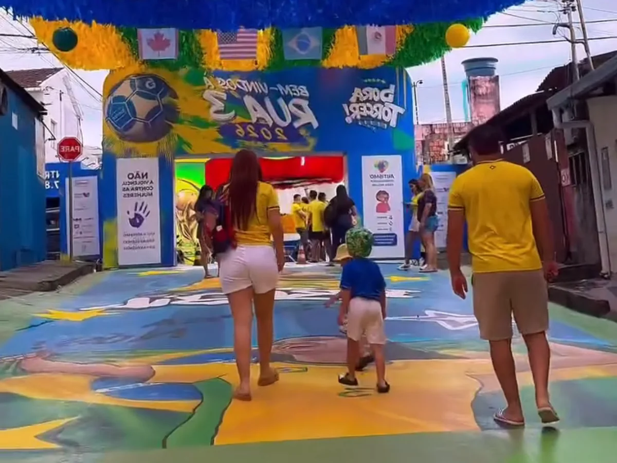 Reconhecida pela FIFA, rua de Manaus encanta com decoração inspirada na Copa do Mundo