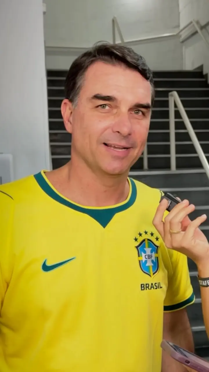 Flávio Bolsonaro culpa PT por eliminação do Brasil na Copa do Mundo (Foto: Instagram)