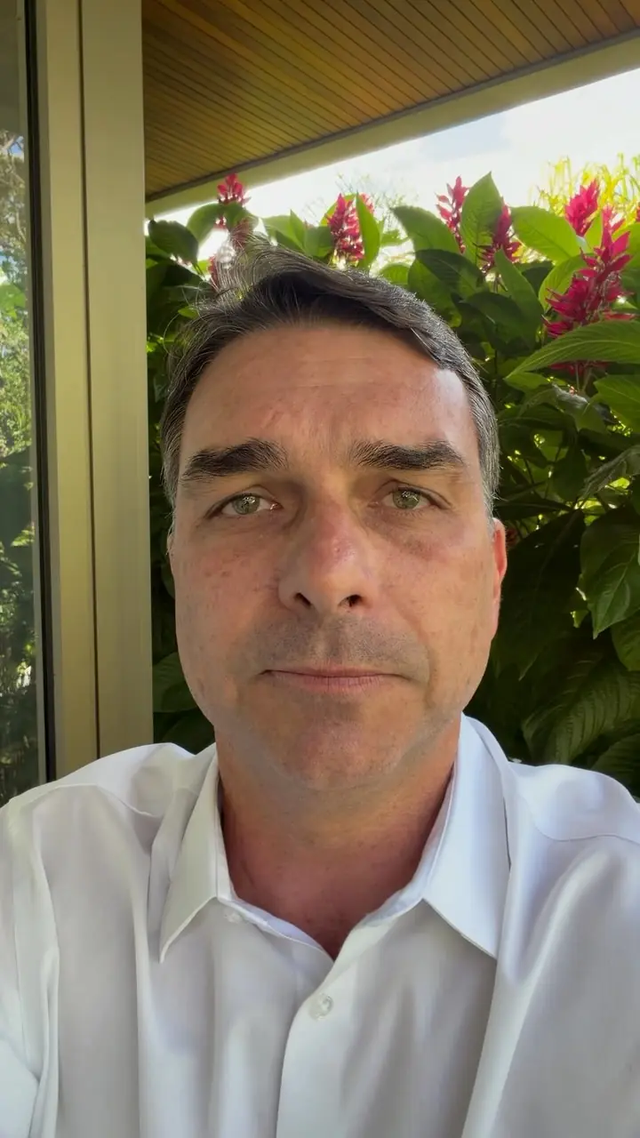 PT estuda medidas judiciais contra Flávio Bolsonaro por falas sobre urnas (Foto: Instagram)