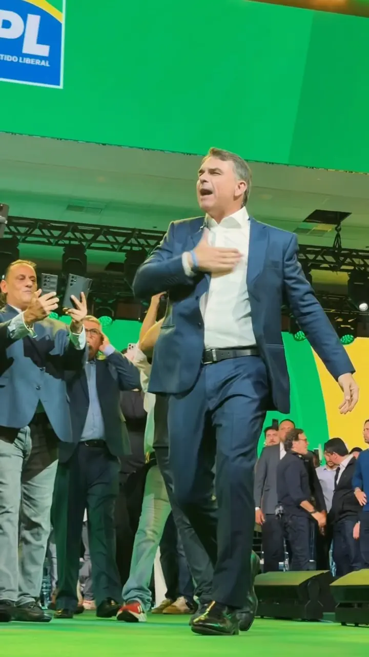 Brasileiros se preocupam mais com eleição de Flávio Bolsonaro do que reeleição de Lula, diz pesquisa (Foto: Instagram)