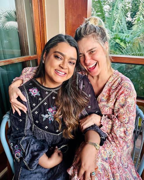 Ao desembarcar no território americano e chegar à casa onde Preta estava hospedada, Carolina disse ter encontrado a amiga desacordada dentro do carro. "Ela estava totalmente inconsciente. Acho que colocaram muita medicação para ela não sentir dor. Ela estava morta-viva", afirmou. (Foto: Instagram)