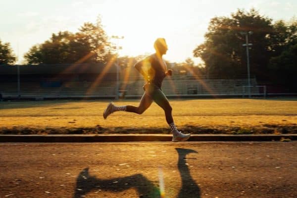 Correr mais rápido pode valer mais do que passar vários minutos na atividade, aponta estudo