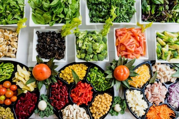 Oncologista de 97 anos revela os hábitos que mantém e alimentos que fazem parte da sua rotina
