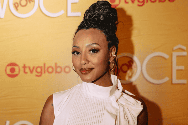 Sheron Menezzes destaca resiliência de protagonista em “Por Você”
