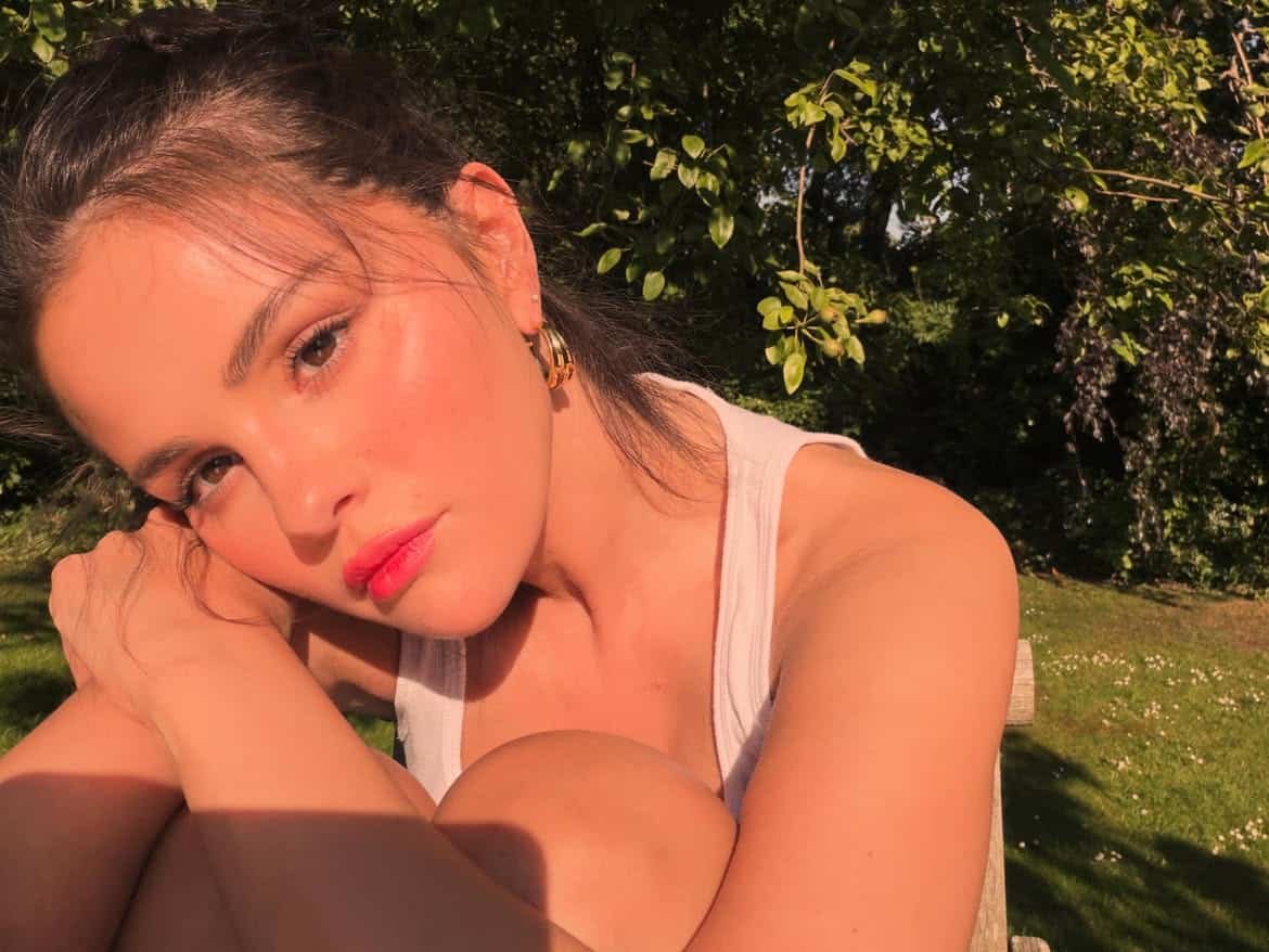 A cantora Selena Gomez e sua mãe, Mandy Teefey, estão sendo acusadas de enganar investidores para conseguir mais de US$ 1 milhão (R$ 5,21 milhões) para a Wondermind, empresa de saúde mental fundada por elas. (Foto: Instagram)