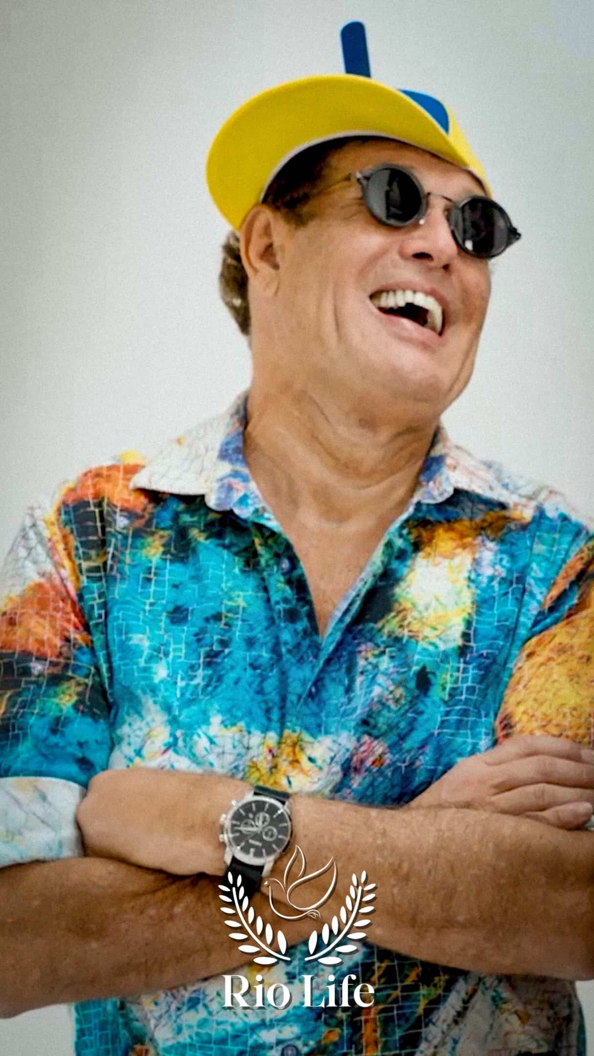 "Eu falava para o meu amigo que trabalhava lá: 'Separa as rosas que vou dar as para um gata que estou gostando'", disse. A situação foi confirmada por Mary Mallandro, sua esposa. "Ele roubava flores no cemitério para me dar", contou ela. (Foto: Instagram)