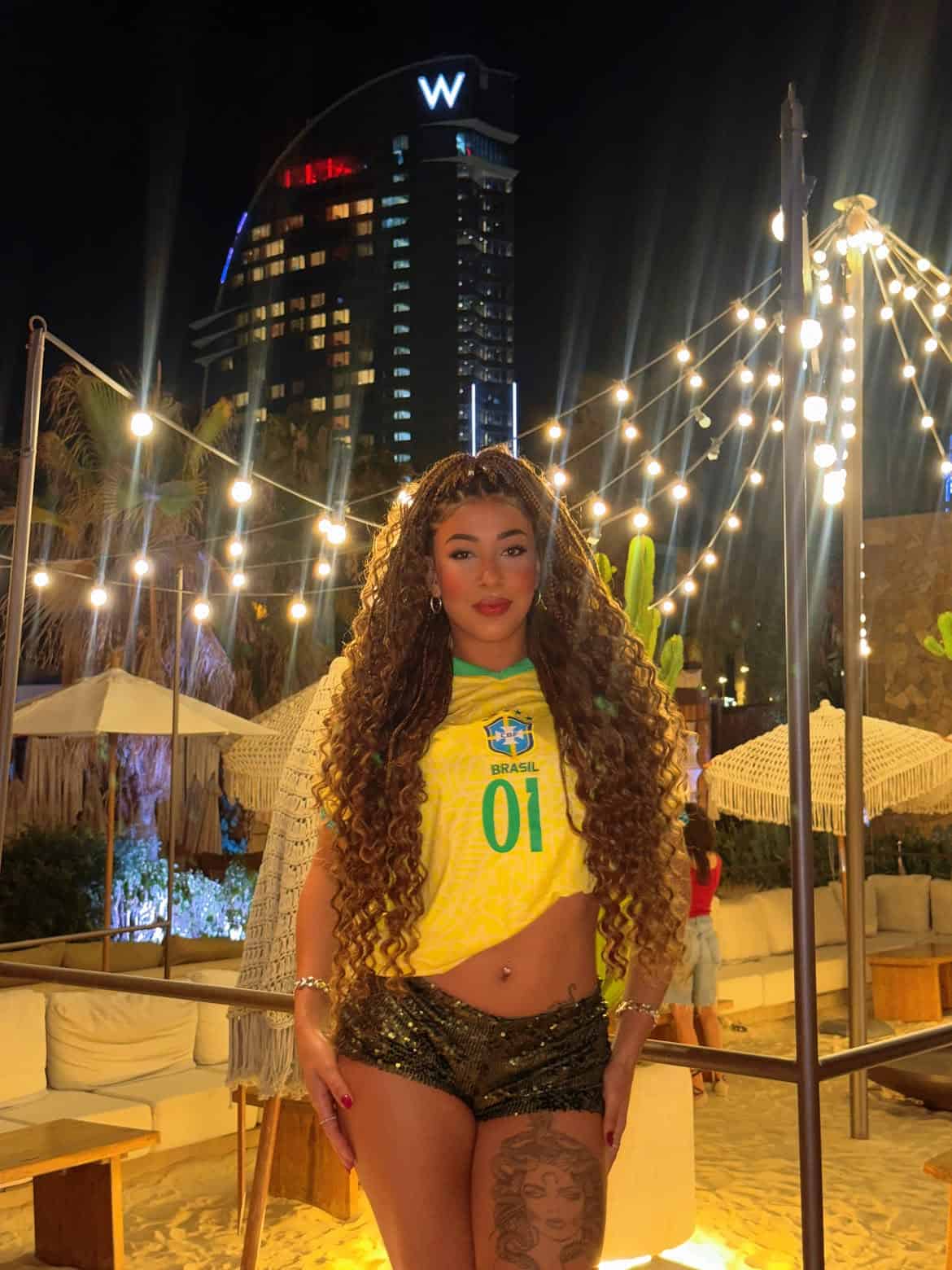 Segundo Emelly, o presente surgiu de uma tentativa de aproximar o então namorado de seu estilo de vida, e que, enquanto ela mantinha uma rotina constante de exercícios, ele era mais sedentário. (Foto: Instagram)
