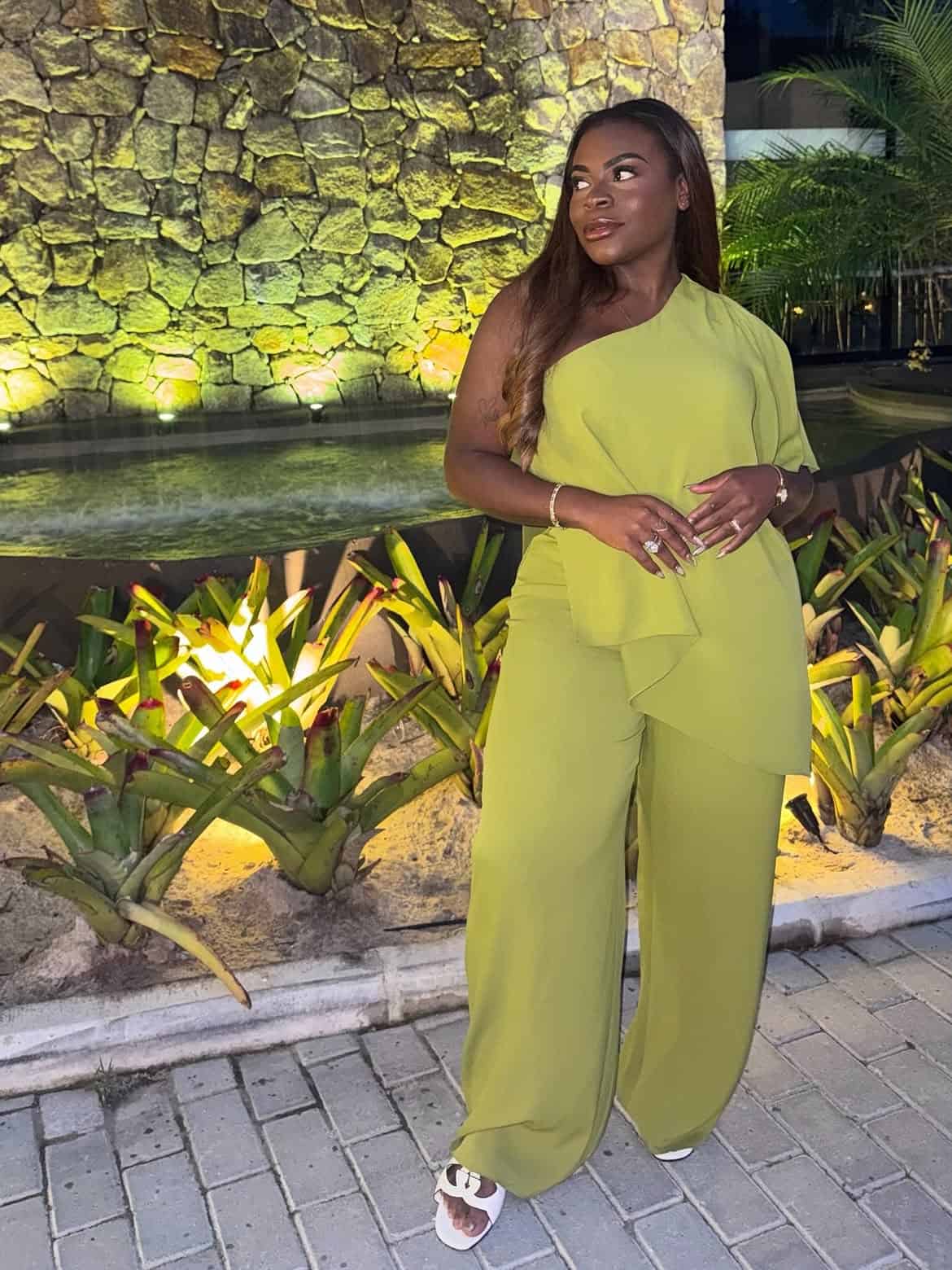 Através do Instagram, a dona do hit 'Que Tiro Foi Esse' contou que eliminou 4 kg na intervenção. (Foto: Instagram)