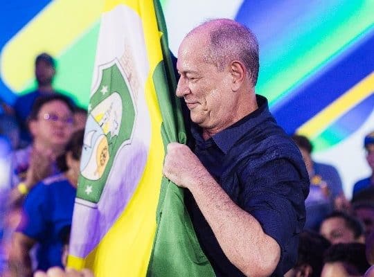 Ciro Gomes nega apoio a Flávio Bolsonaro: “Não sou bolsonarista e nem puxa-saco do Lula”