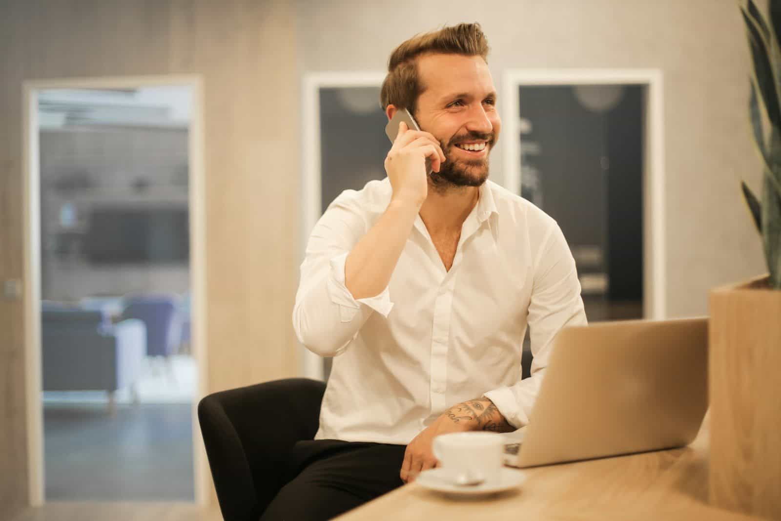 Sistema deve facilitar o reconhecimento de contatos legítimos. (Créditos: Unsplash bruce mars)